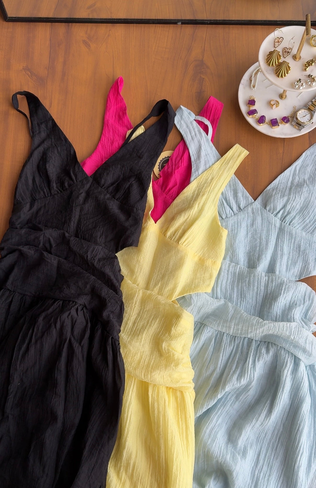 Wavy waist cut out dress