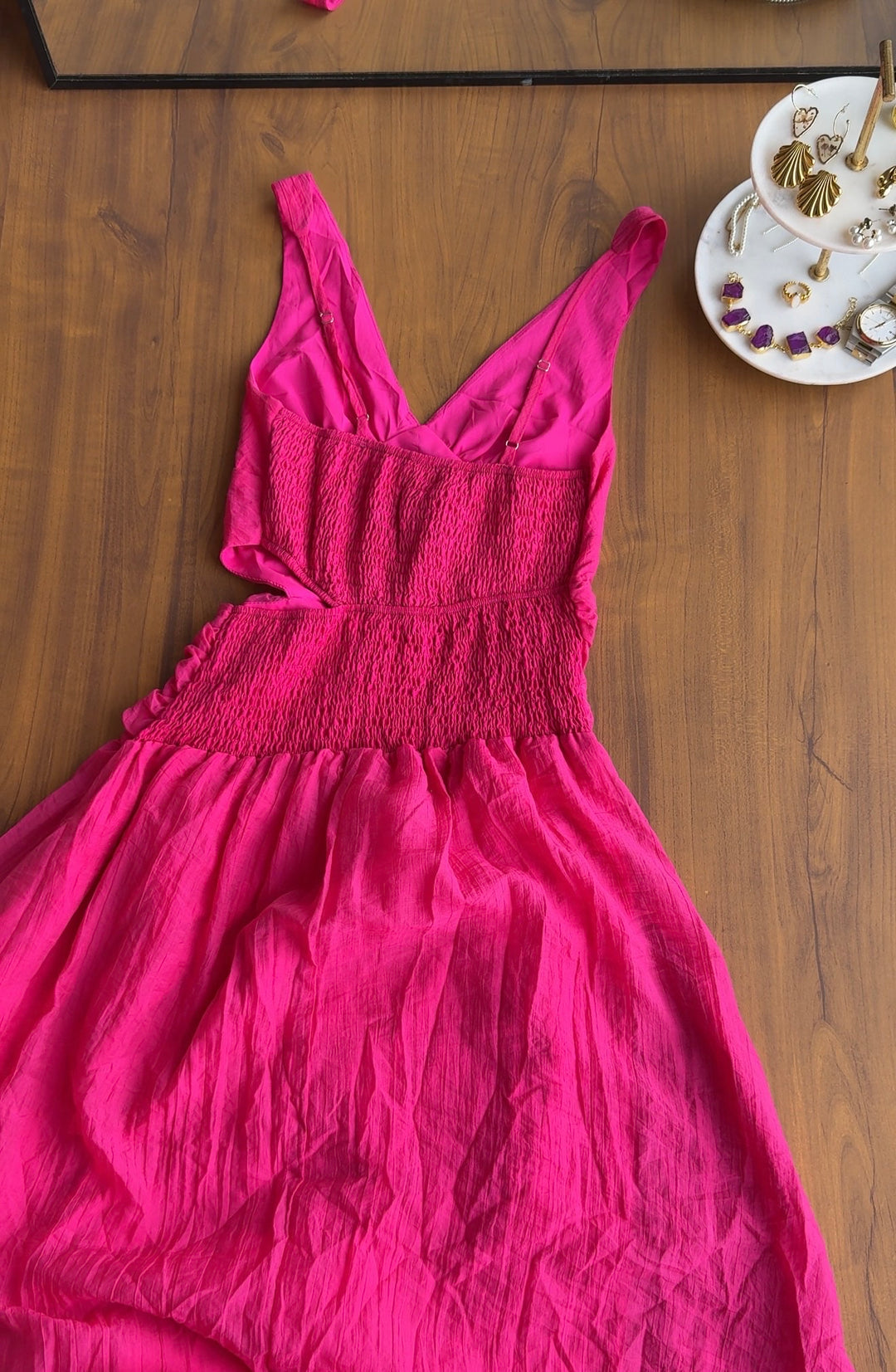 Wavy waist cut out dress