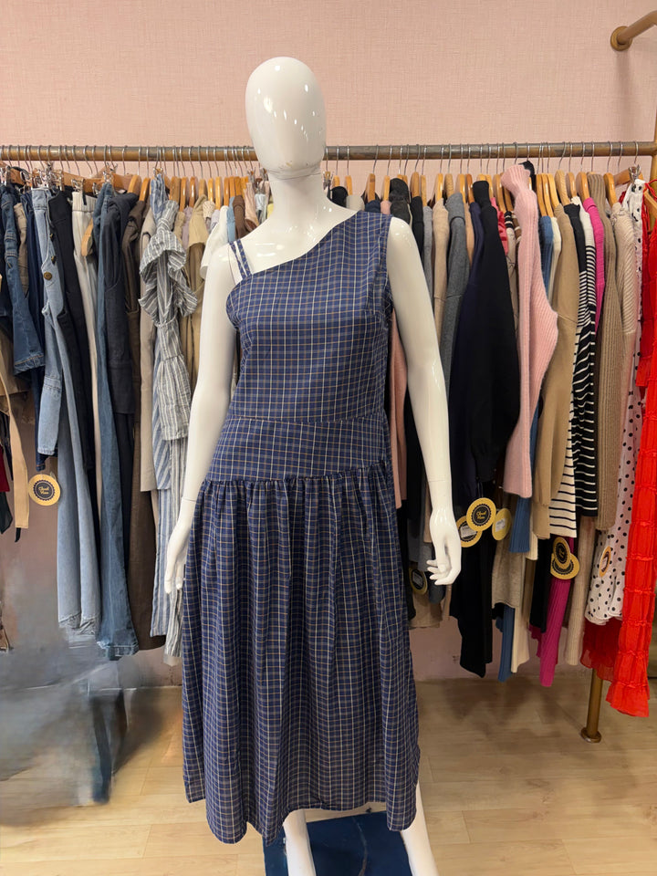 One shoulder blue dress