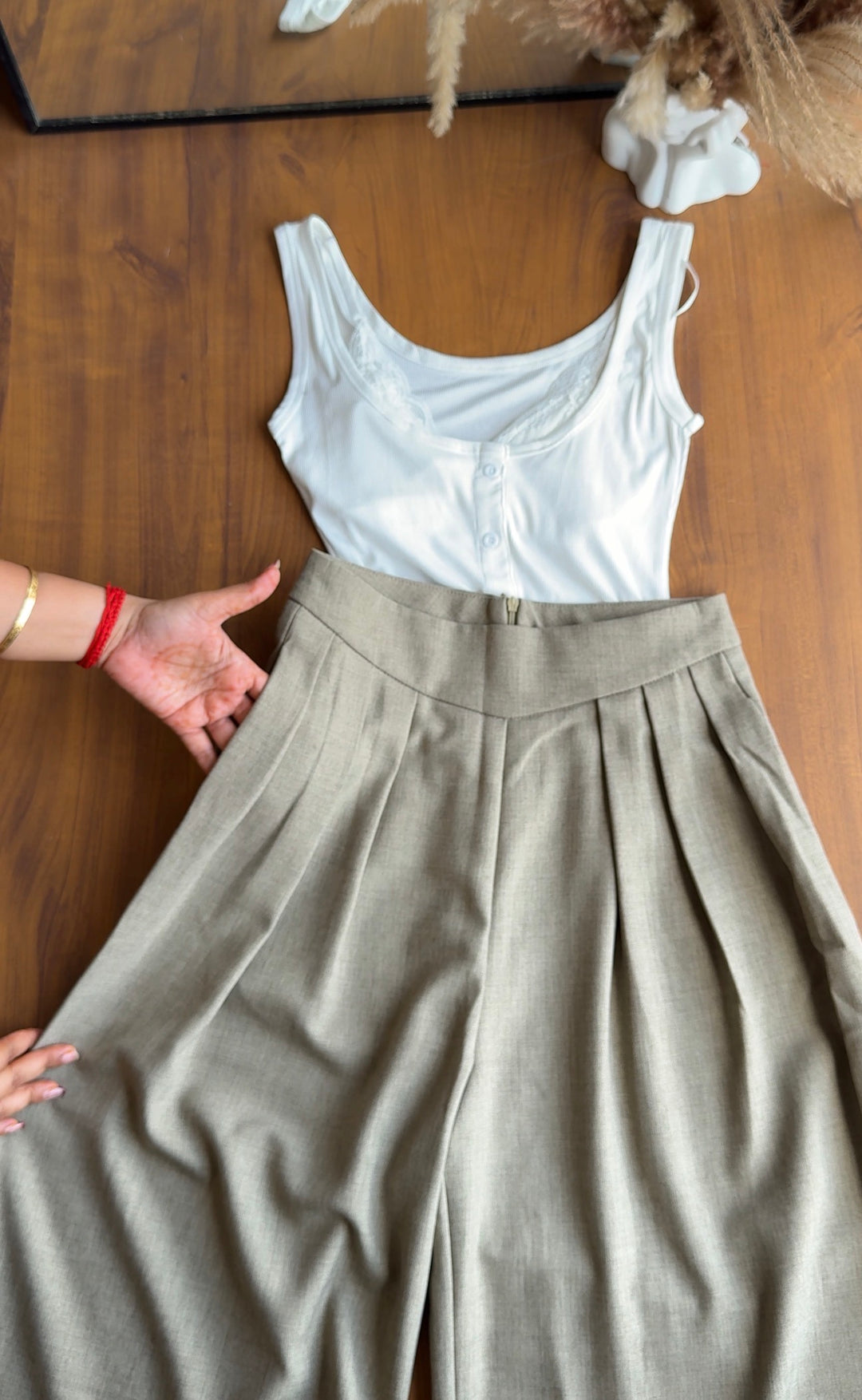 Archie pleated pants