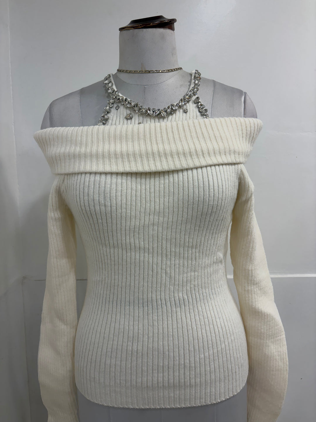 Anna cold shoulder knitted top