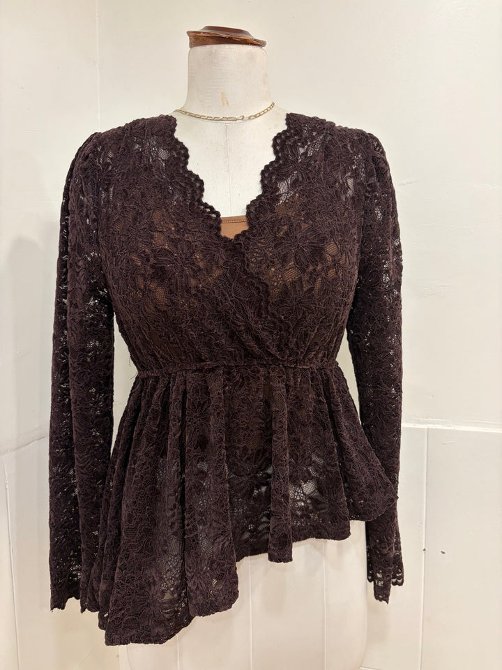 Carrie v neck top