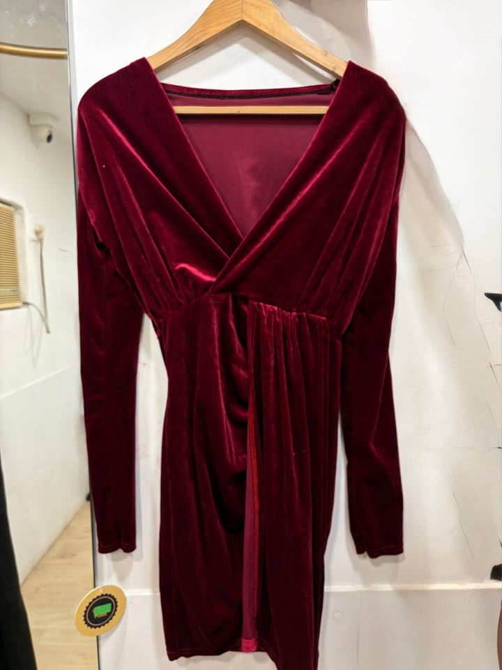 Full sleeves velvet dress