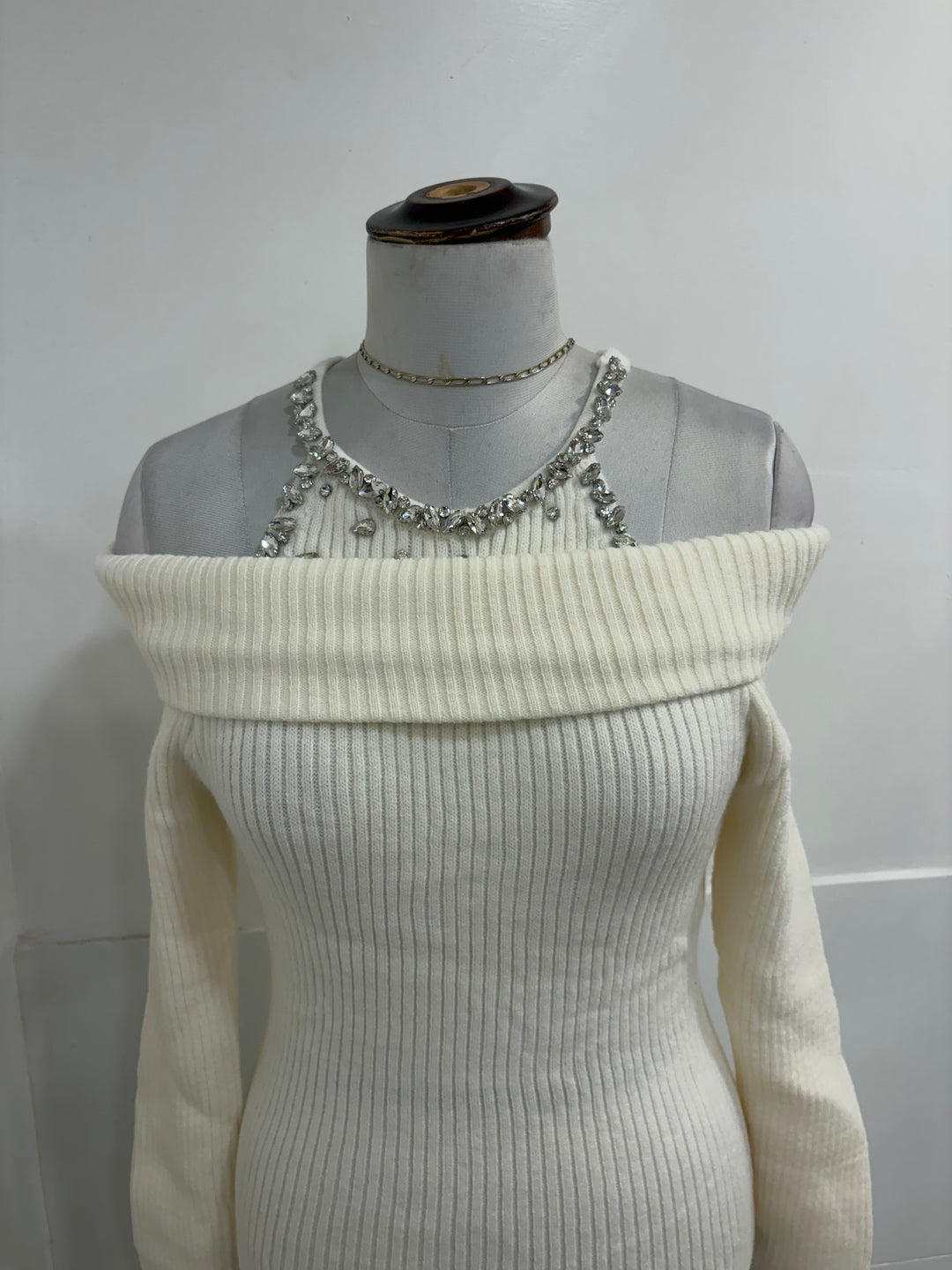 Anna cold shoulder knitted top