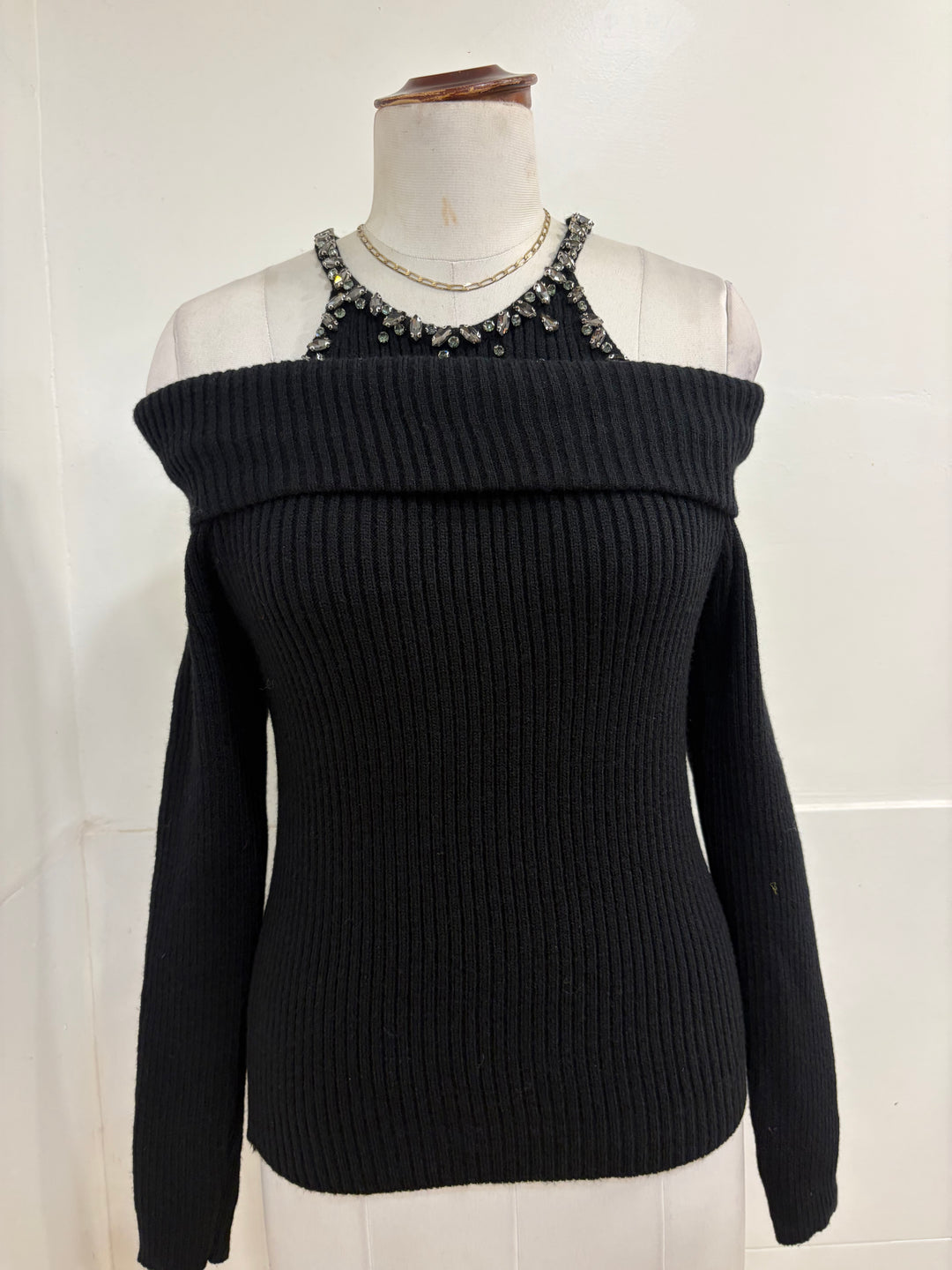 Anna cold shoulder knitted top