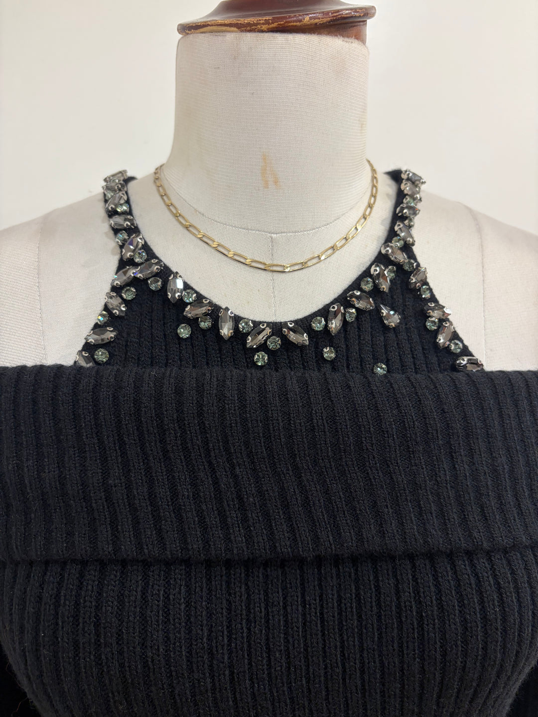 Anna cold shoulder knitted top