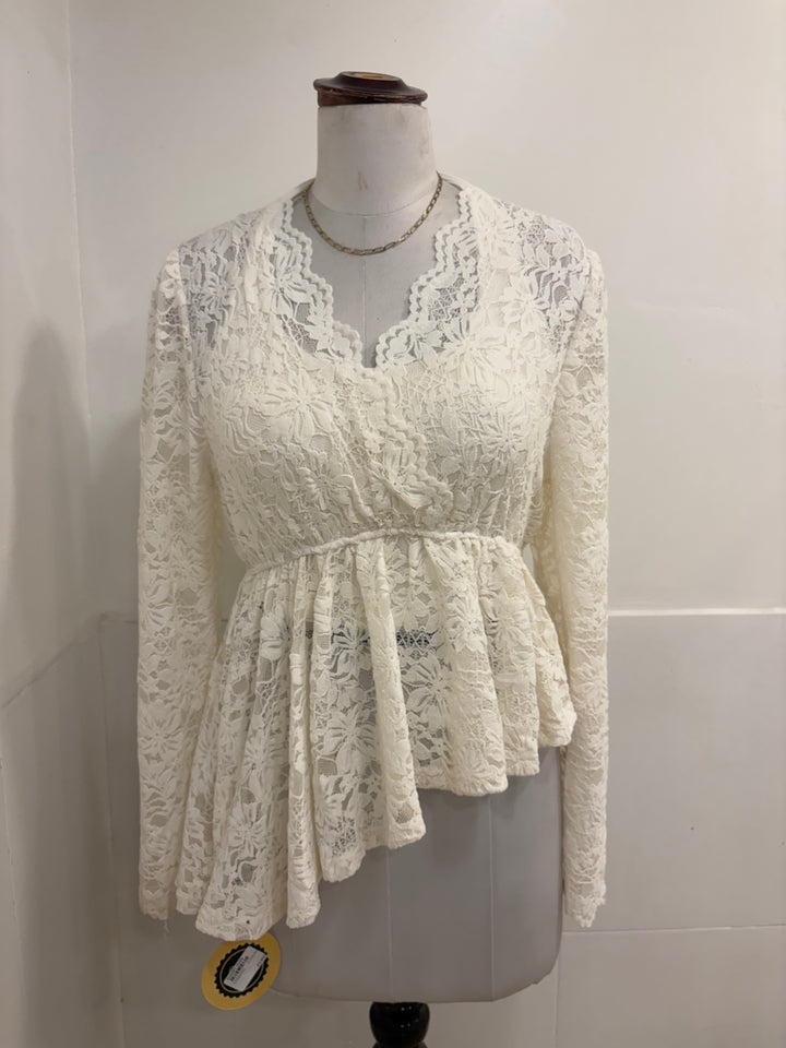 Carrie v neck top