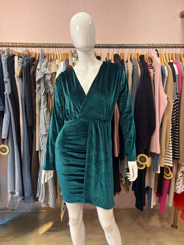 Full sleeves velvet dress- green