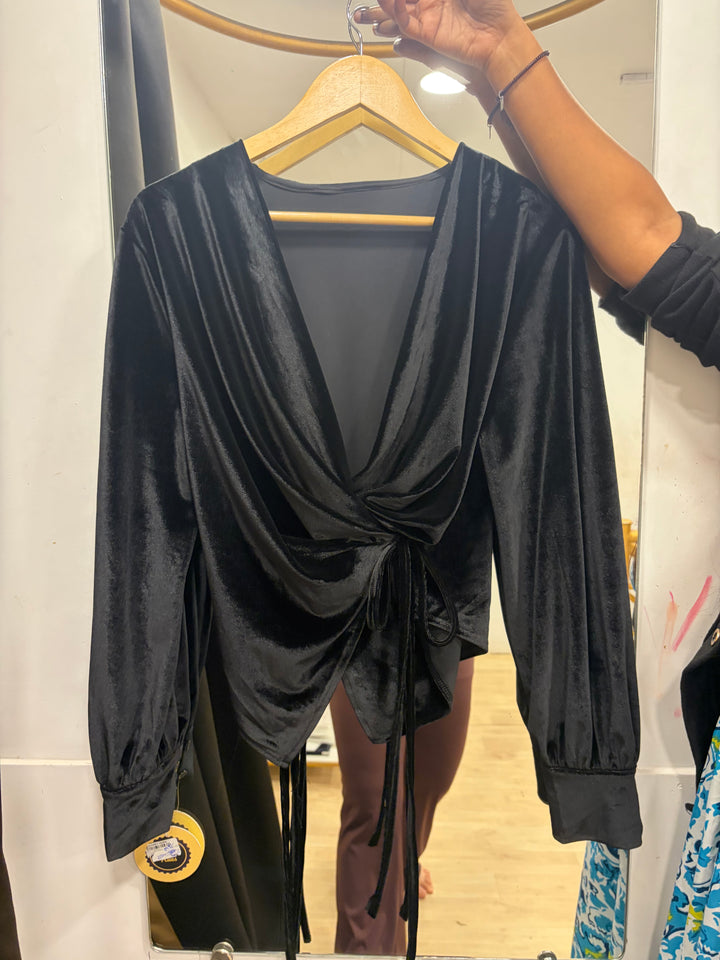 Full sleeves velvet top- black