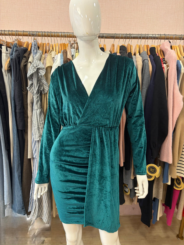 Full sleeves velvet dress- green
