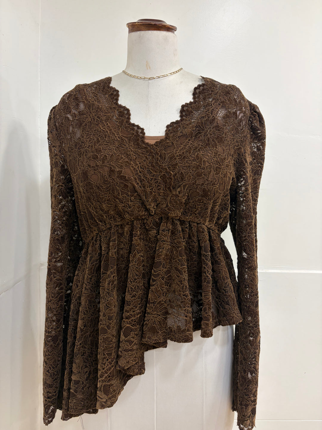 Carrie v neck top