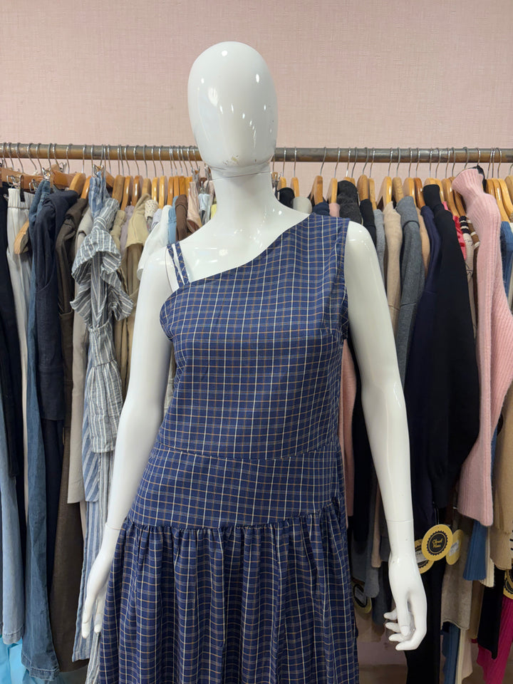 One shoulder blue dress