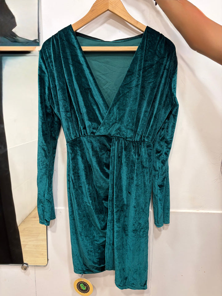 Full sleeves velvet dress