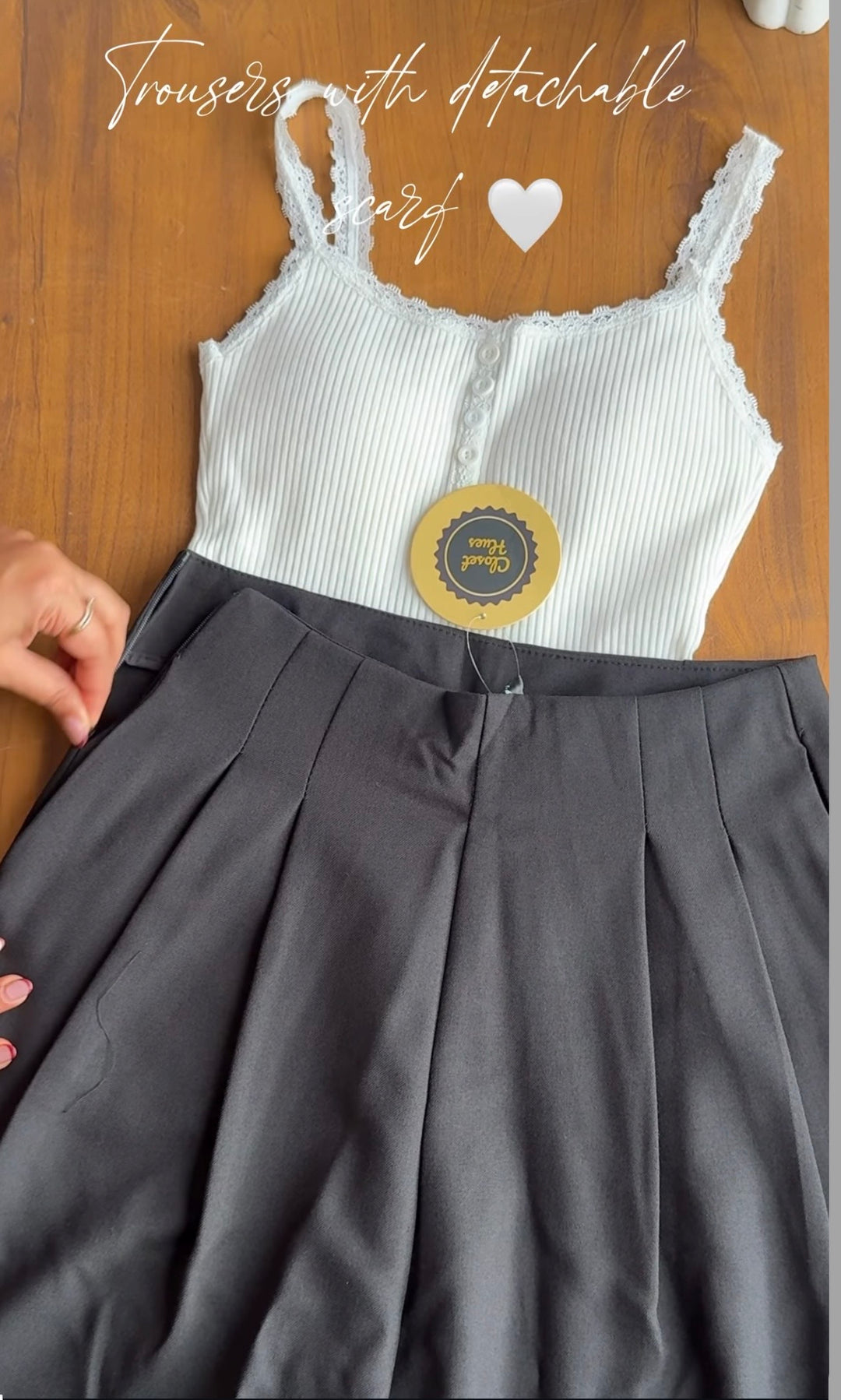 Onna high waist trousers with detachable scarf