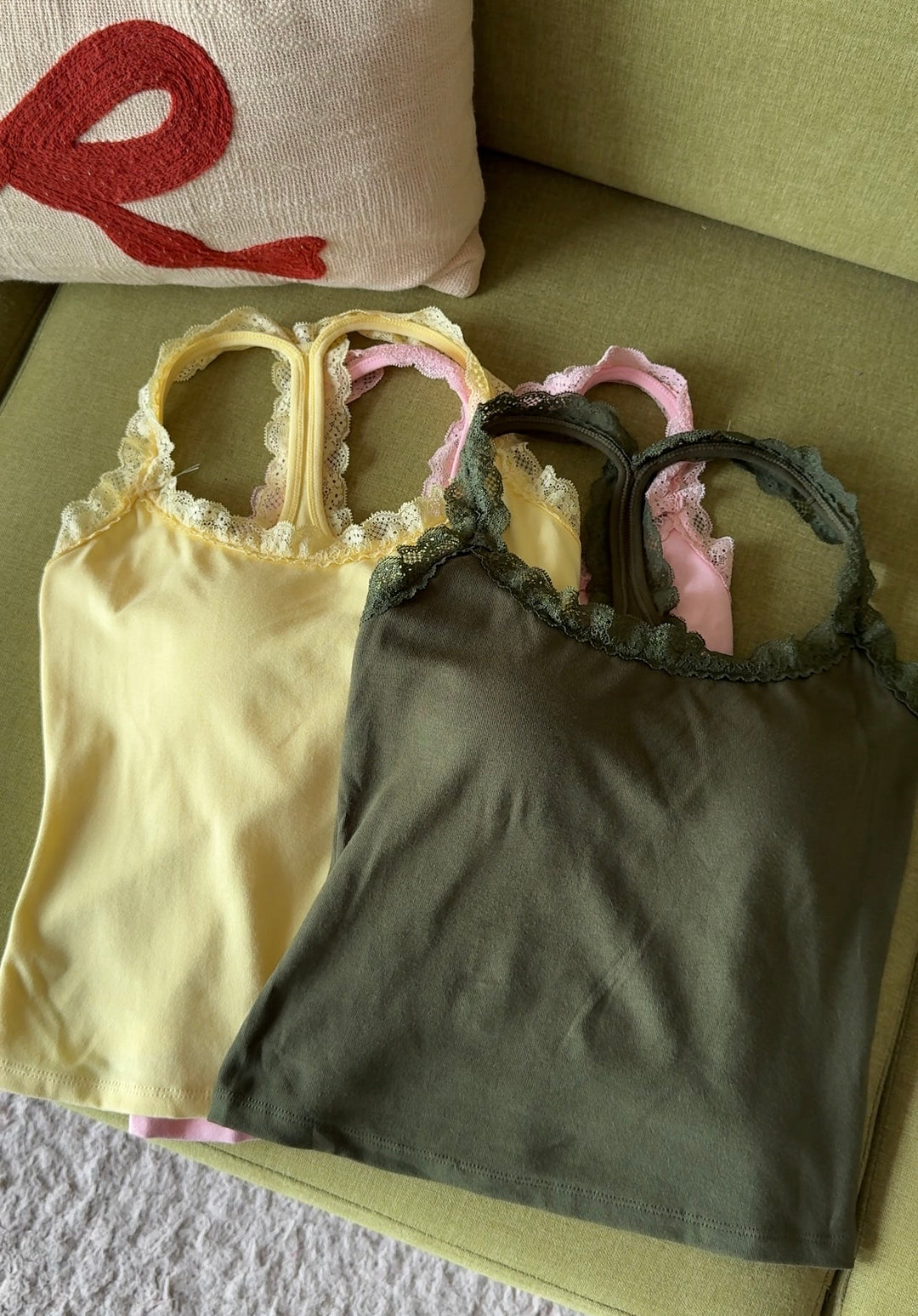 Bagel lace t-back built in bra top